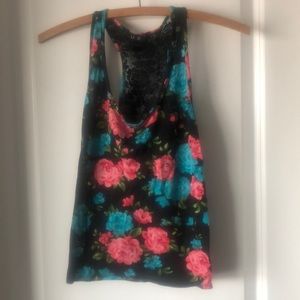 Floral & lace flowy crop tank size S